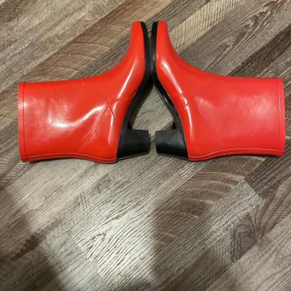 Redish Kate Spade New York Rain Boots. Good preloved condition. Size 8. - Picture 6 of 8